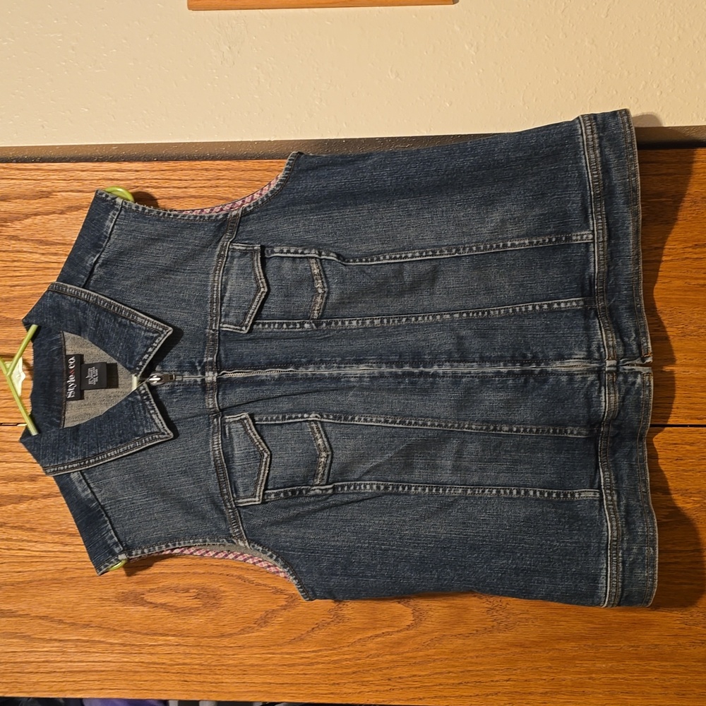 Ladies Style & Co denim vest. Size large